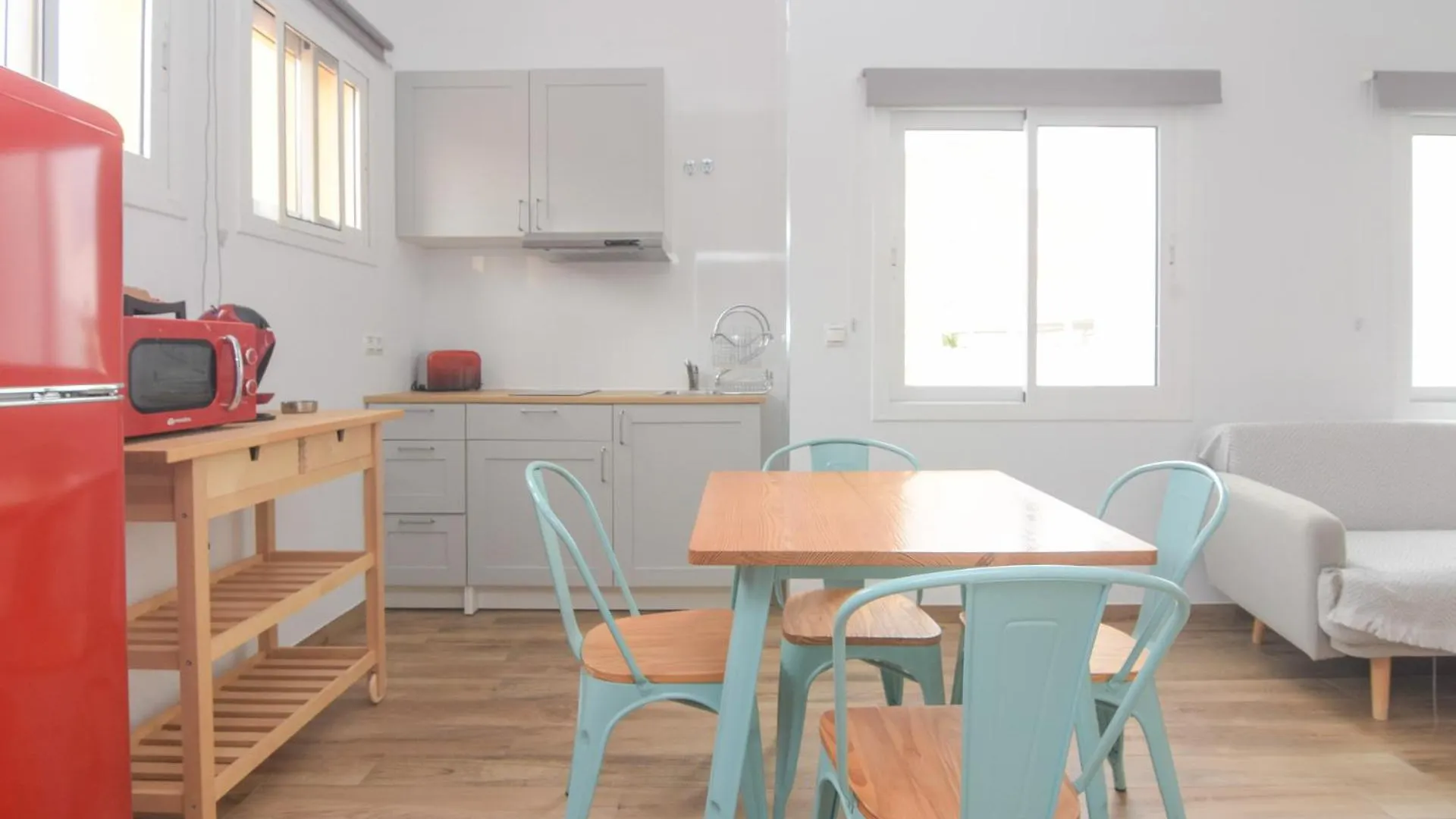 Apartamentos Ermita Plaza contacts